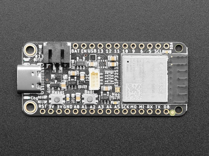 Carte électronique de station météo avec connecteurs et composants électroniques